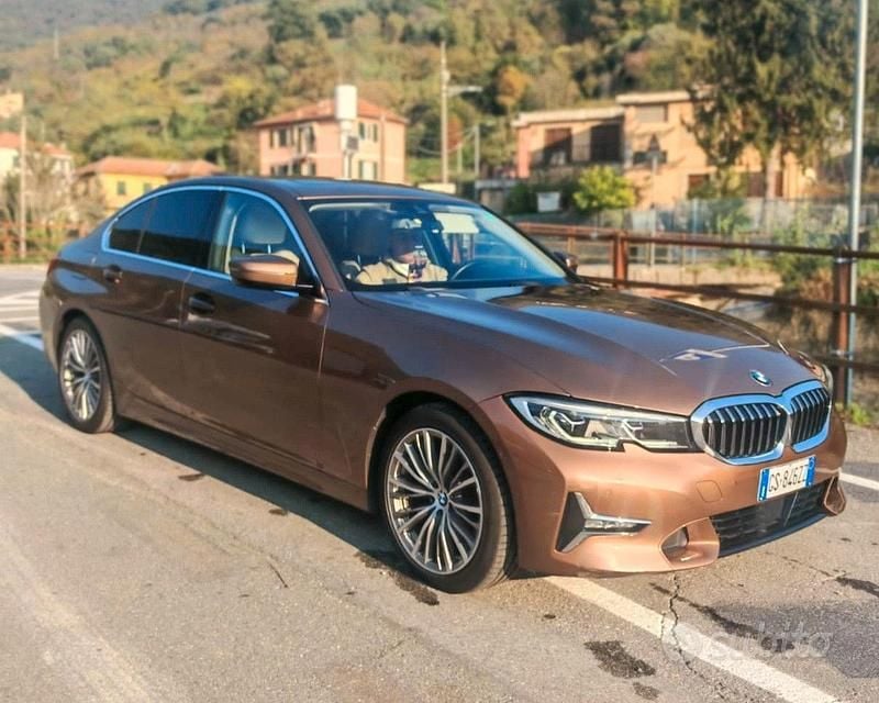 Marrone Usata 2022 BMW 320 Luxury Line Tre volumi | 28.500 € (Super prezzo) - Immagine 1/4