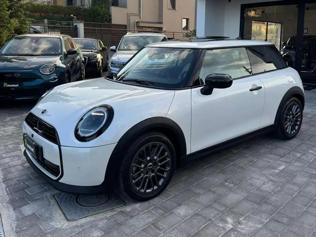 Usata Mini Cooper Favoured 114 kW (156 CV) 2025 Bianco Utilitaria