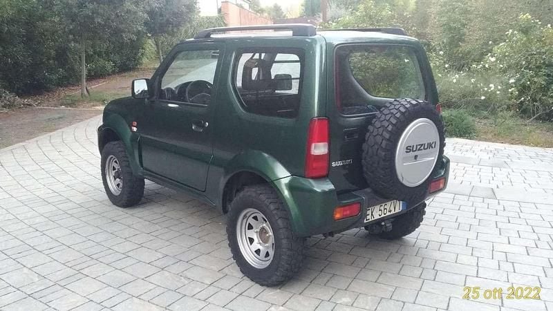 Usata Suzuki Jimny 86 CV (63 kW) 2012 Verde SUV