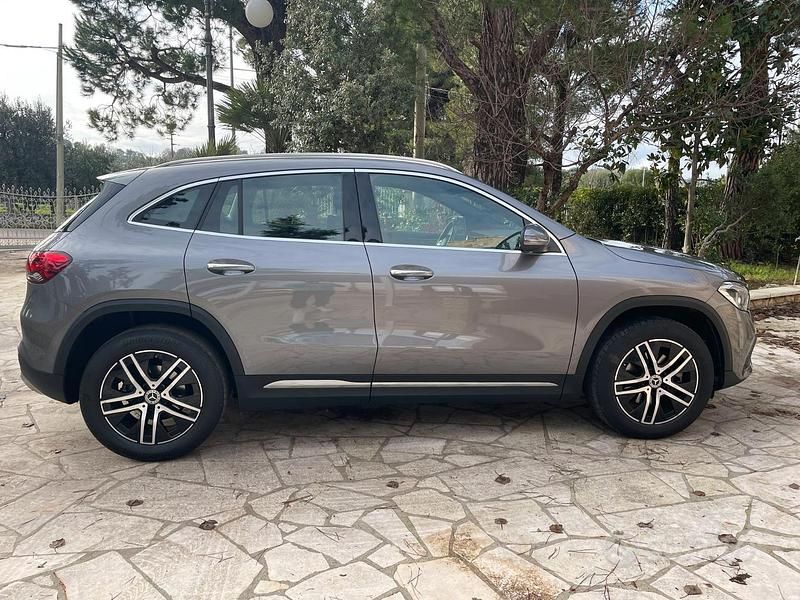 Usata Mercedes GLA200 150 CV (110 kW) 2023 Grigio SUV