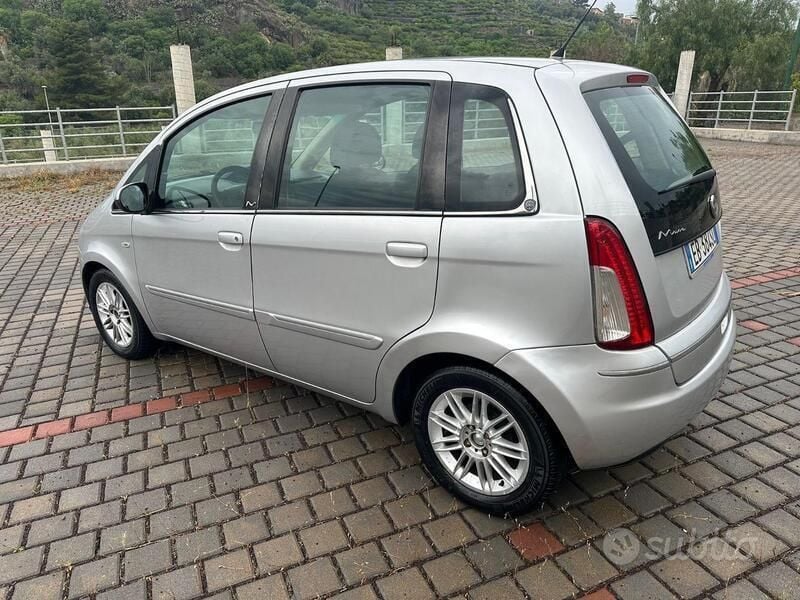 Usata Lancia Musa 90 CV (66 kW) 2010 Grigio Monovolume