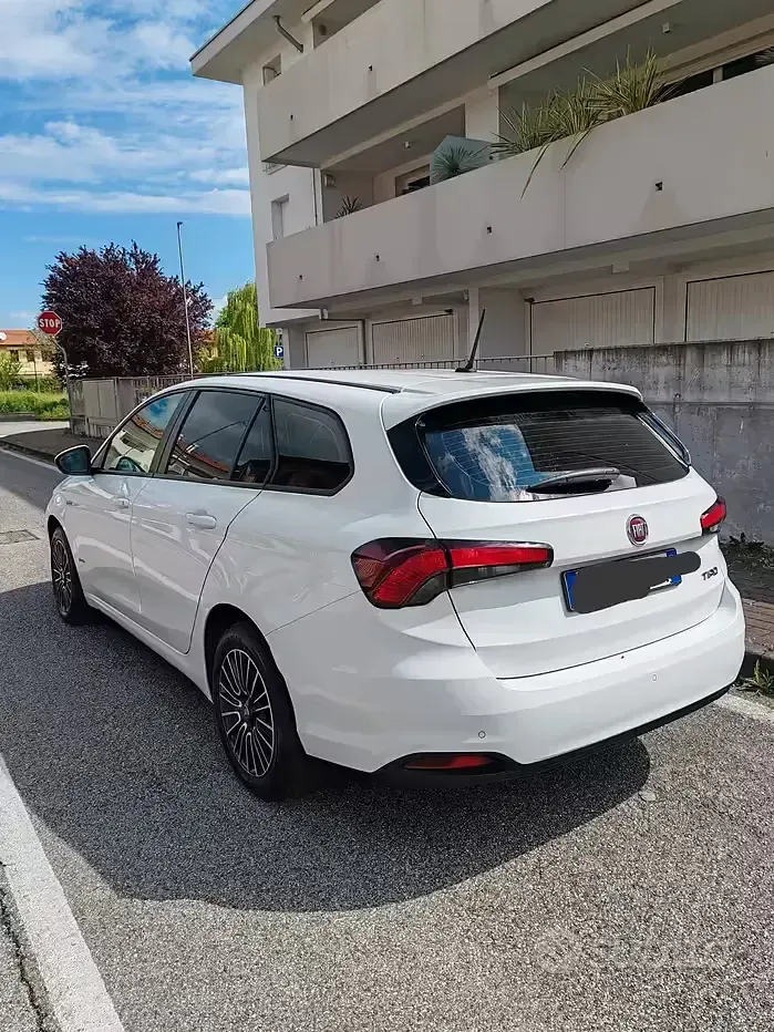 Usata Fiat Tipo Business 131 CV (96 kW) 2022 Bianco Station wagon