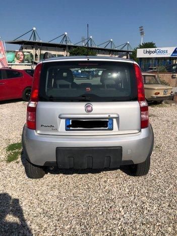 Usata Fiat Panda 4x4 Cross 74 CV (54 kW) 2011 Grigio Utilitaria