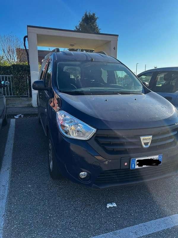 Blu/azzurro Usata 2017 Dacia Dokker Lauréate Monovolume | 7500 € (Buon prezzo) - Immagine 1/4