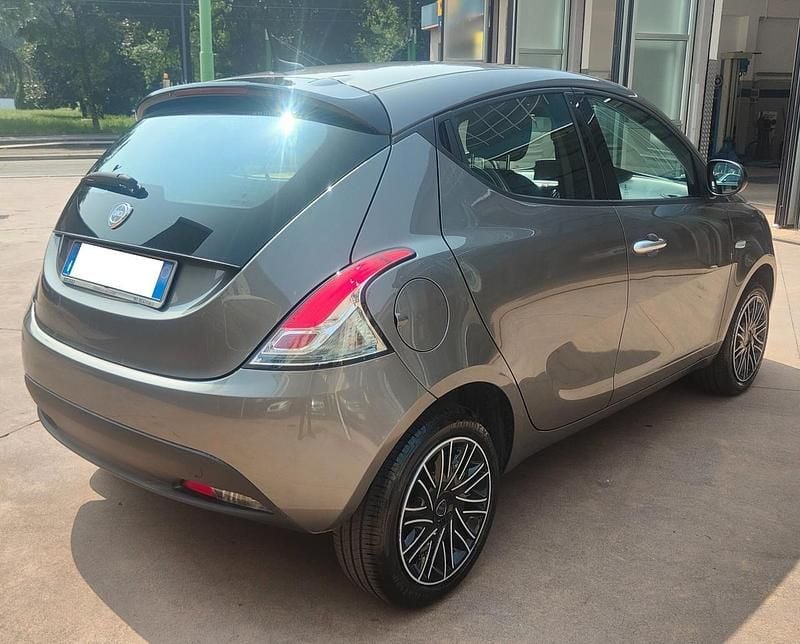 Usata Lancia Ypsilon S 69 CV (50 kW) 2024 Grigio Utilitaria