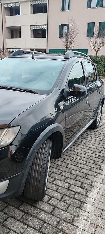 Usata Dacia Sandero Stepway 90 CV (66 kW) 2013 Nero SUV