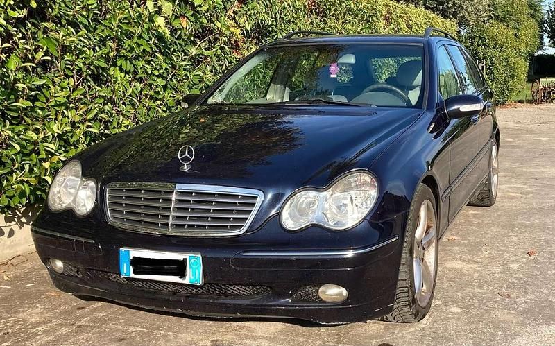 Usata Mercedes C220 Elegance 143 CV (105 kW) 2004 Blu/azzurro Station wagon