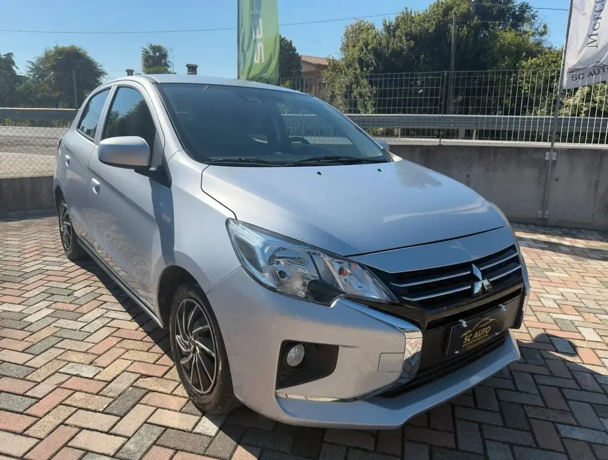 Usata Mitsubishi Space Star Intense 70 CV (51 kW) 2023 Argento Utilitaria