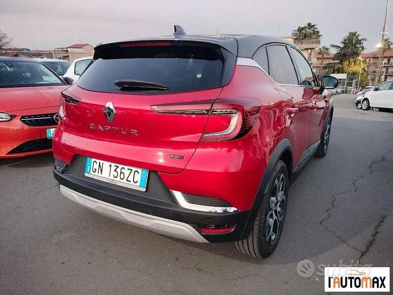 Usata Renault Captur Intens 145 CV (106 kW) 2023 Rosso SUV