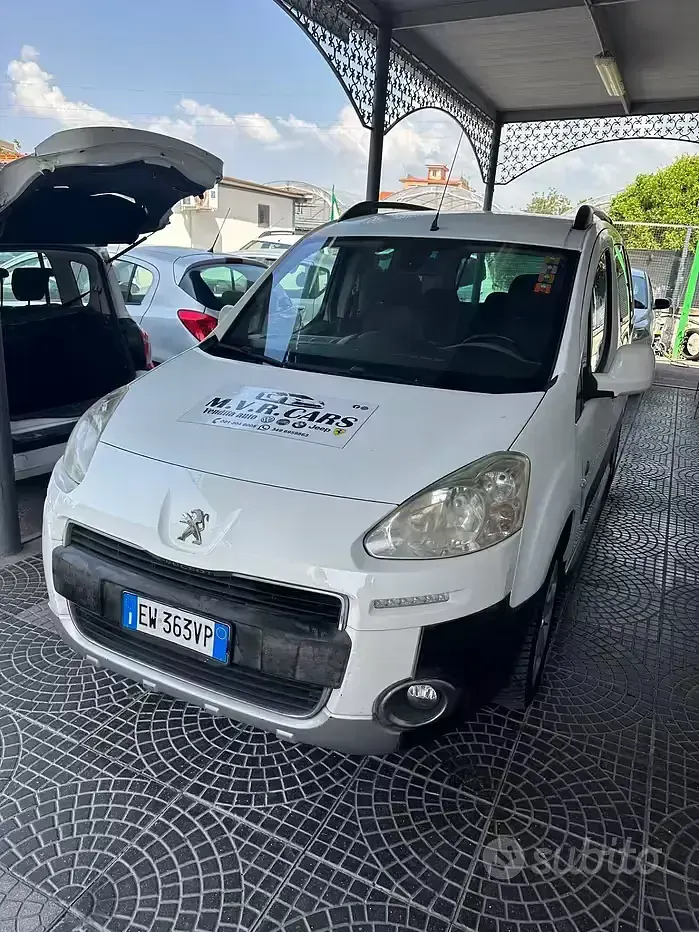 Usata Peugeot Partner Tepee Outdoor 92 CV (67 kW) 2014 Bianco Monovolume