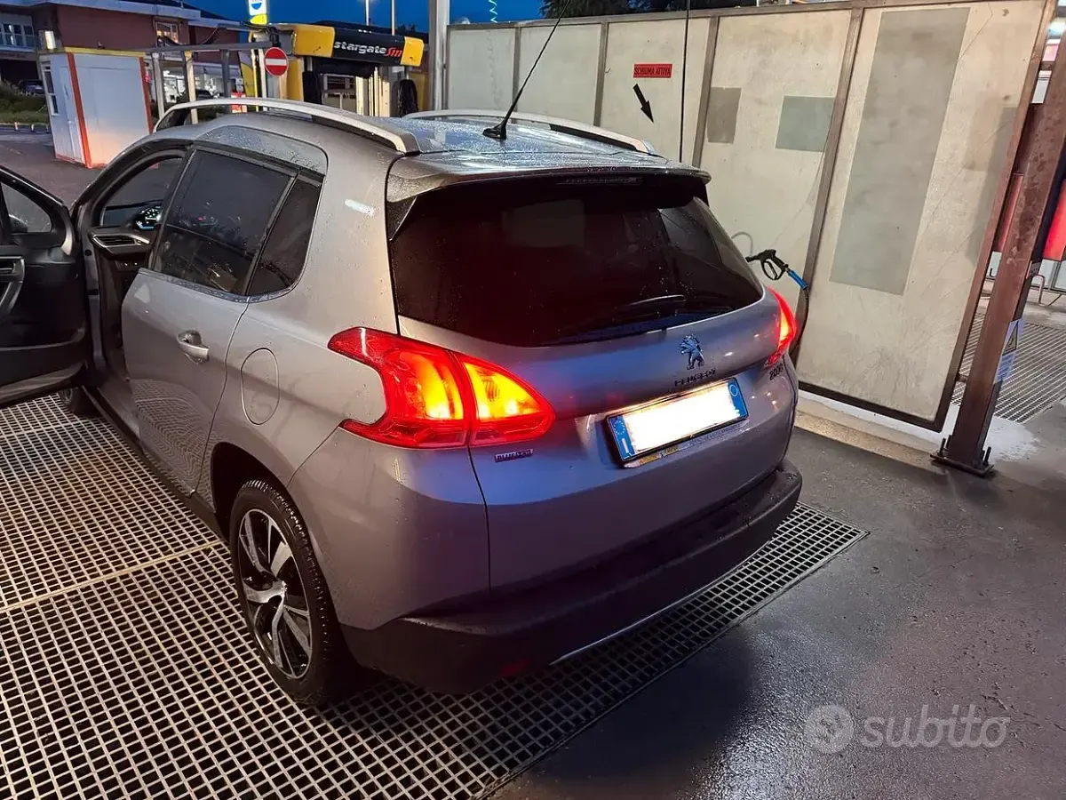 Usata Peugeot 2008 120 CV (88 kW) 2015 Grigio SUV