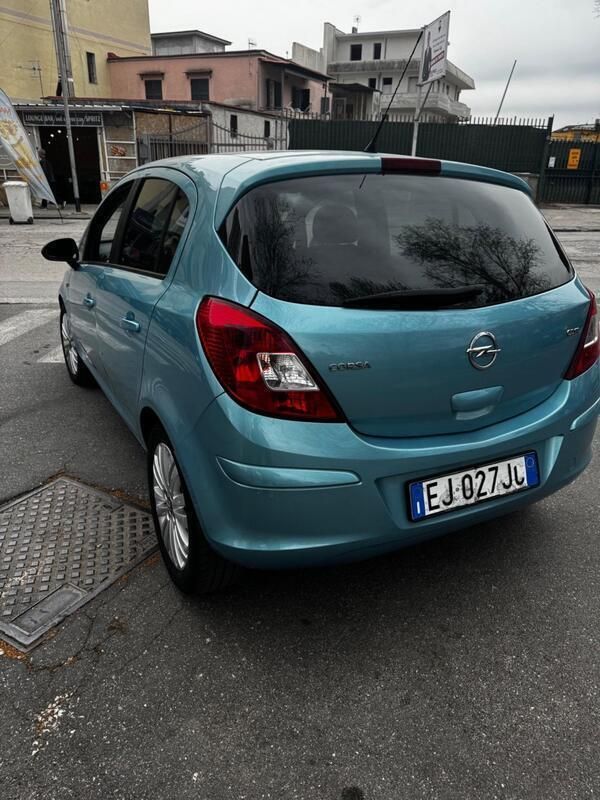 Usata Opel Corsa 95 CV (69 kW) 2012 Blu Berlina