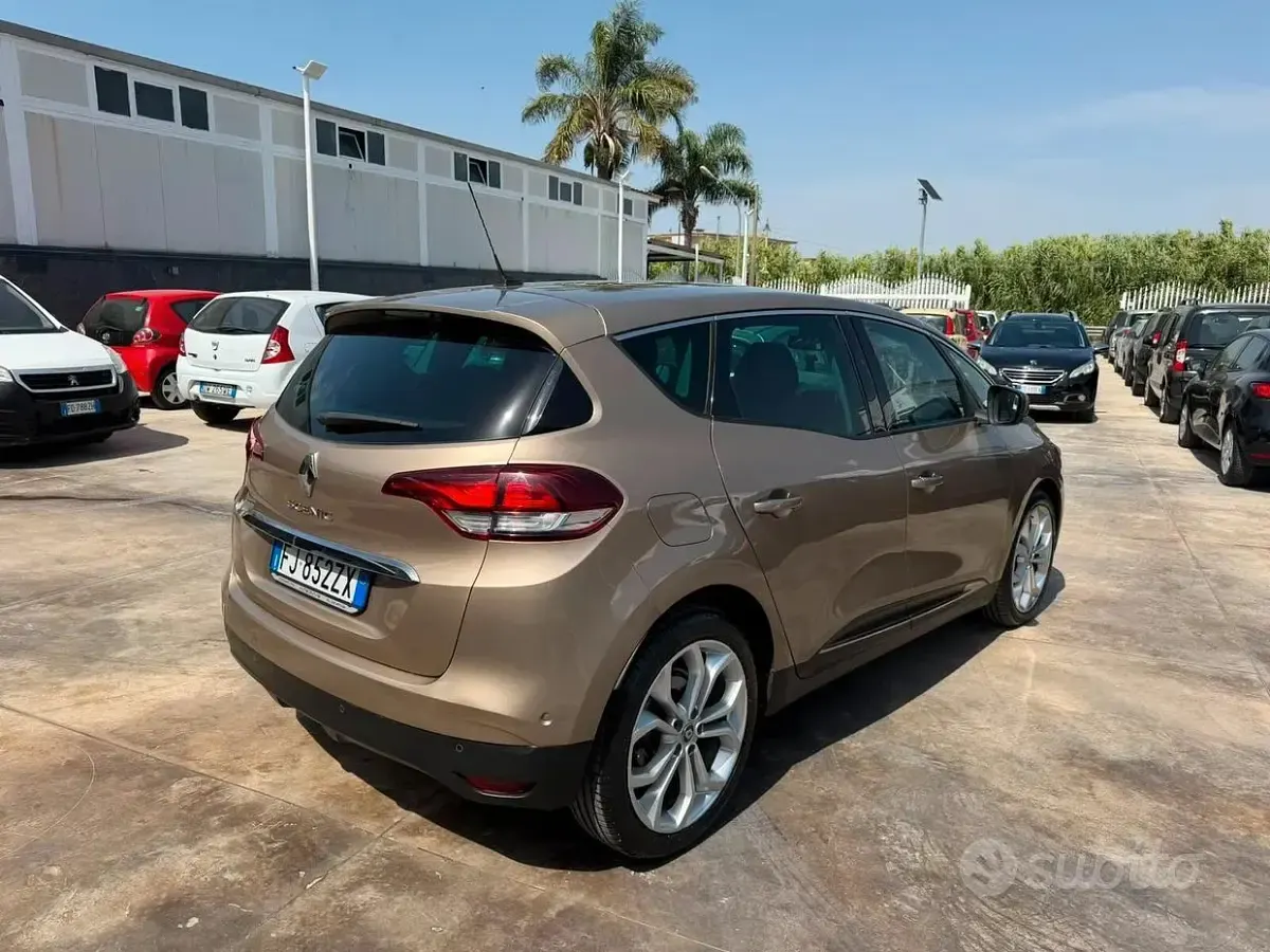 Usata Renault Scénic Bose Edition 110 CV (80 kW) 2017 Giallo Monovolume