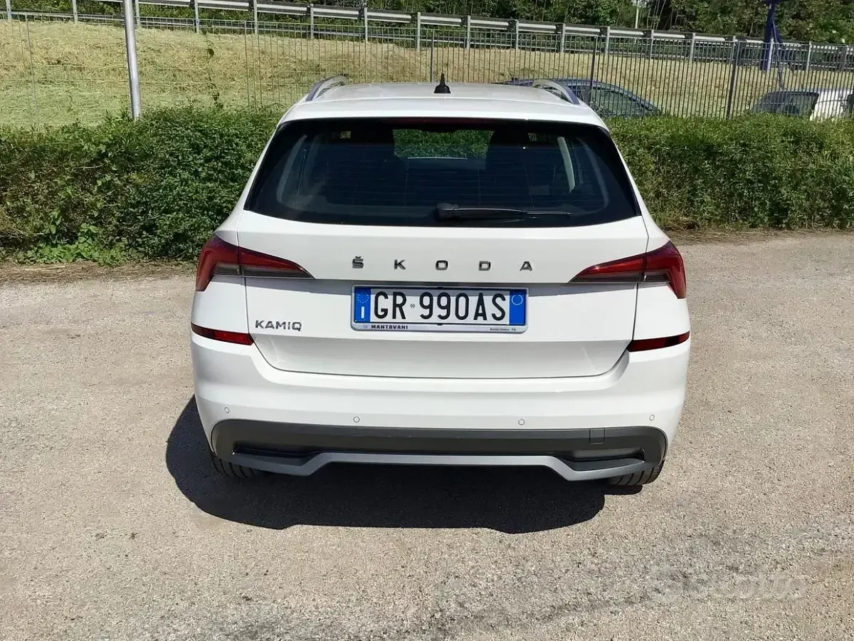 Begagnad Skoda Kamiq Style 110 HK (80 kW) 2023 Vit SUV