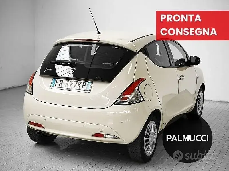 Usata Lancia Ypsilon Gold 69 CV (50 kW) 2018 Beige Utilitaria
