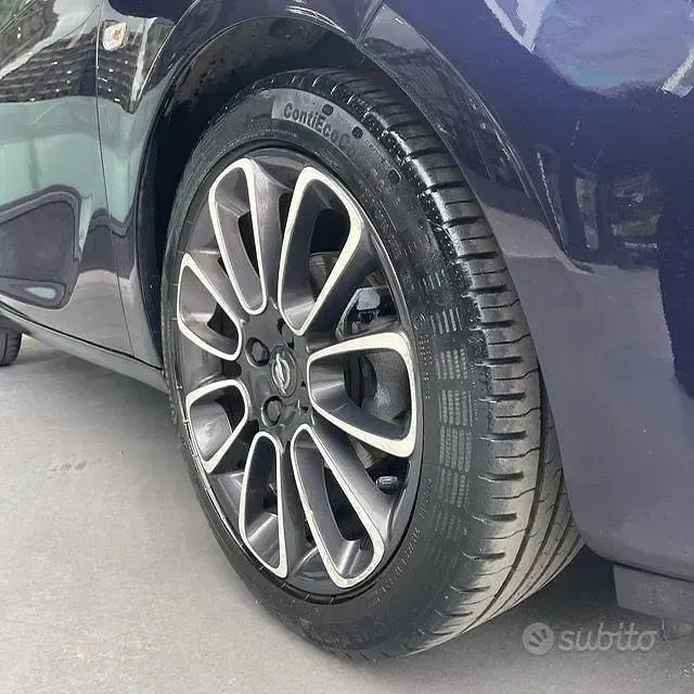 Usata Opel Adam 70 CV (51 kW) 2018 Utilitaria