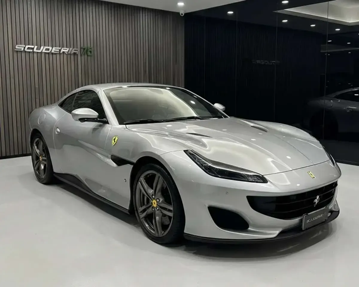 Usata Ferrari Portofino 600 CV (441 kW) 2020 Argento nürburgring Cabrio