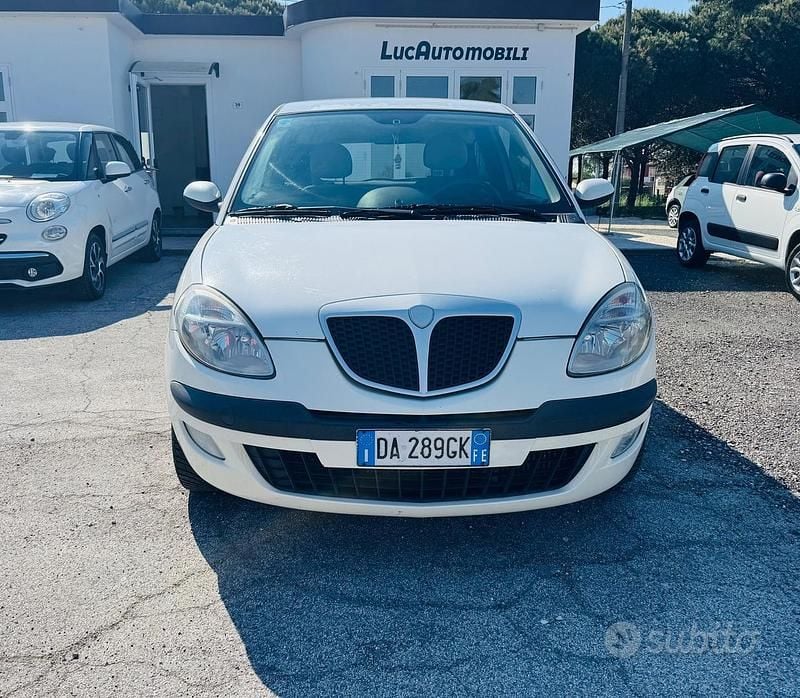 Usata Lancia Ypsilon 70 CV (51 kW) 2006 Bianco Utilitaria