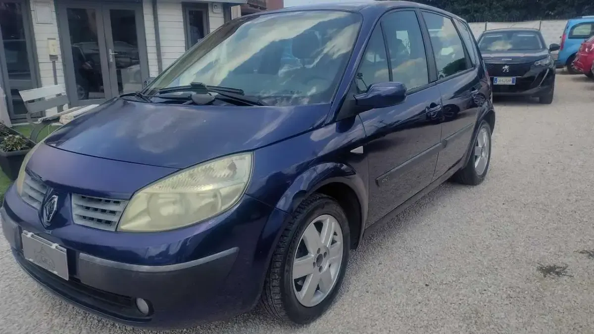 Usata Renault Grand Scénic II 106 CV (77 kW) 2006 Blu/azzurro Monovolume