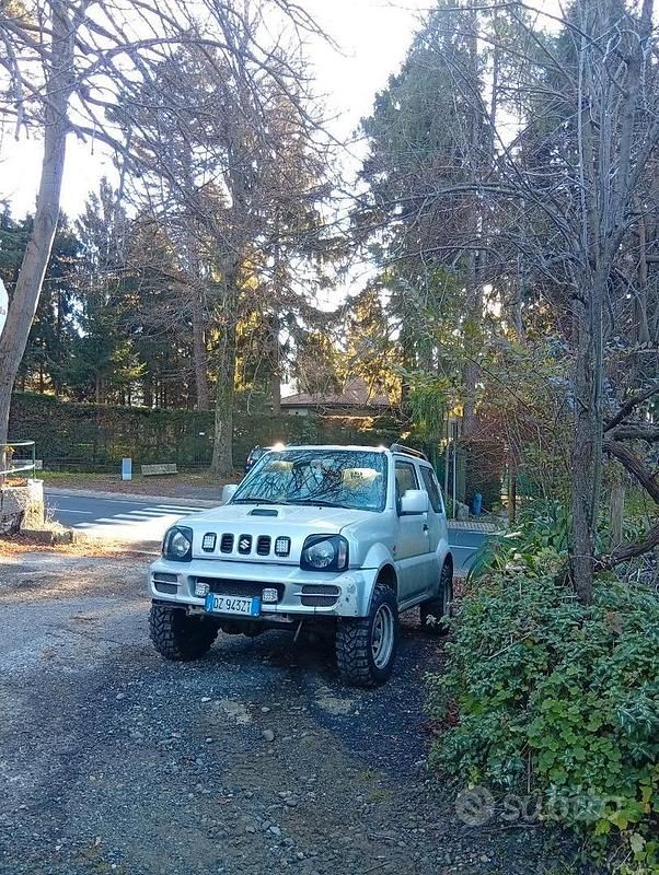 Usata Suzuki Jimny 86 CV (63 kW) 2011 Grigio SUV