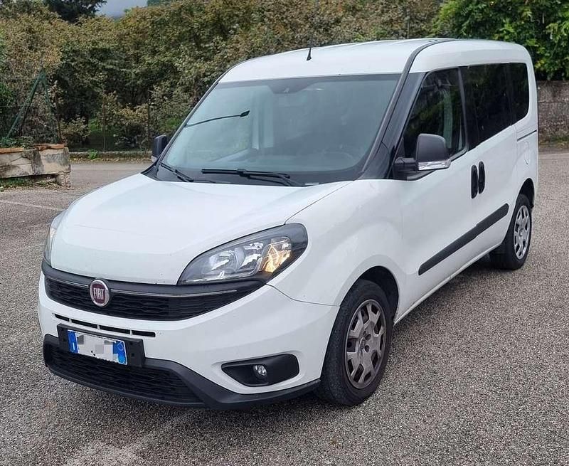 Usata Fiat Doblò Lounge 120 CV (88 kW) 2019 Monovolume