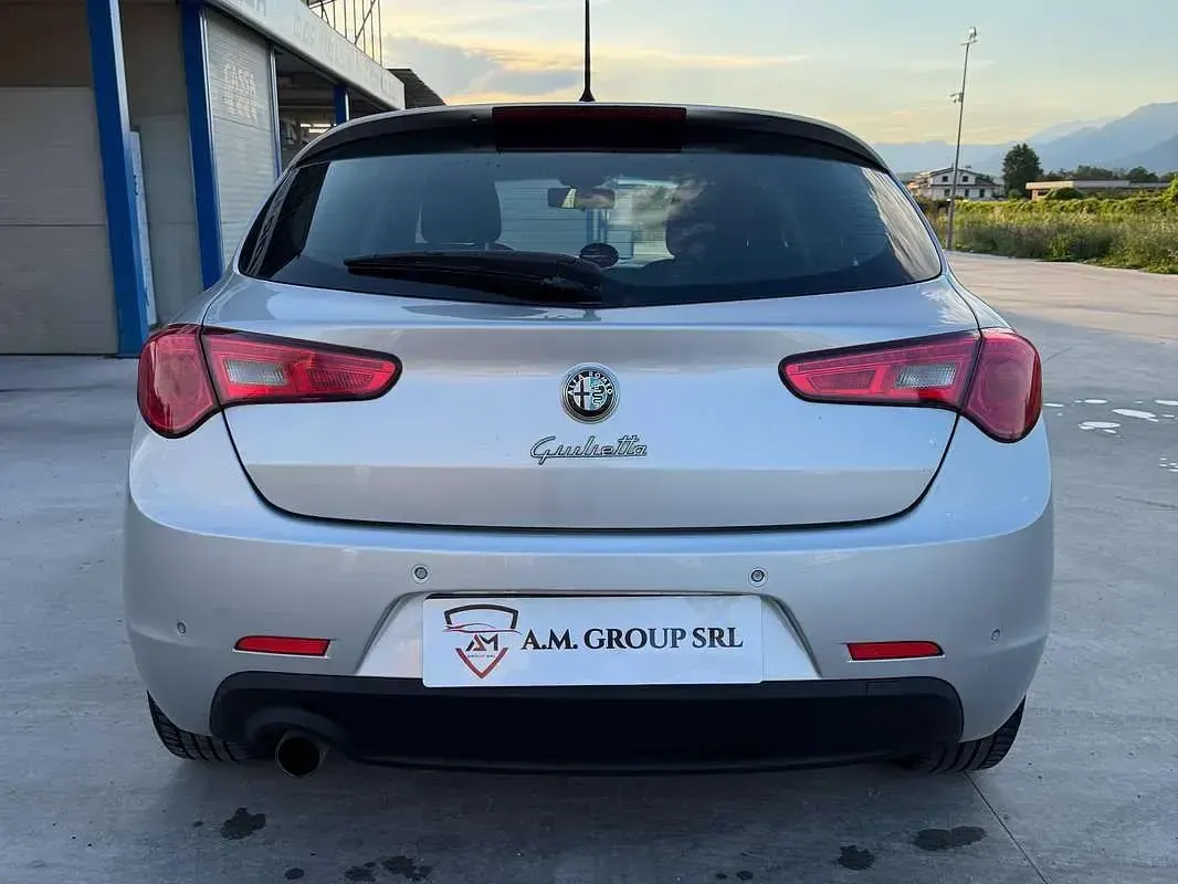 Usata Alfa Romeo Giulietta Exclusive 105 CV (77 kW) 2012 Argento Utilitaria