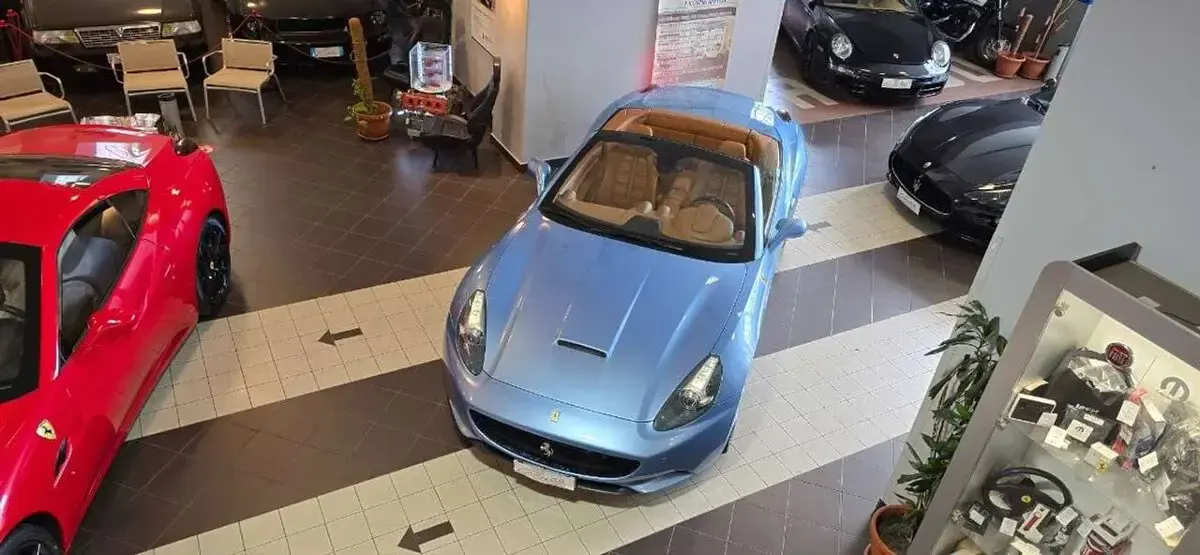 Usata Ferrari California 490 CV (360 kW) 2012 Grigio avio met 591  extracam Cabrio