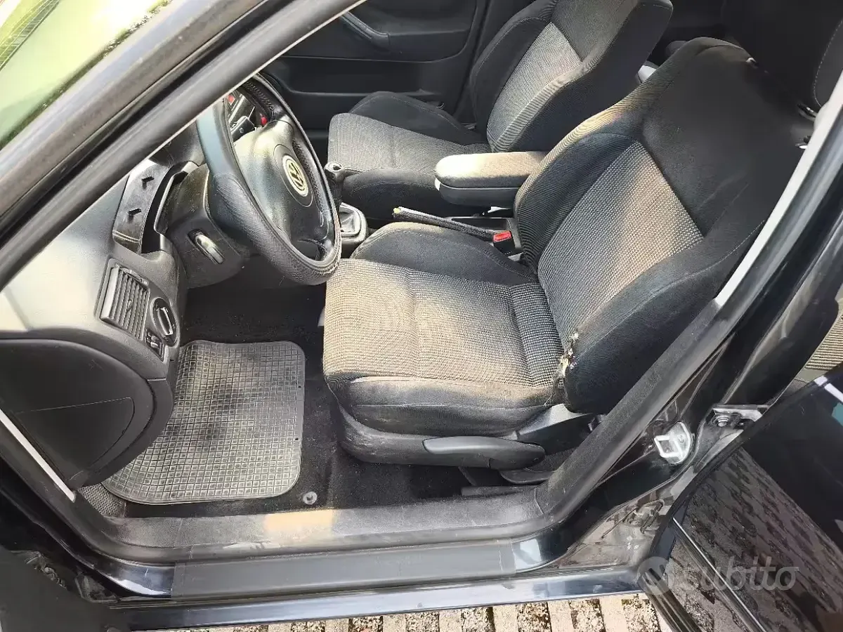 Usata VW Golf IV 110 CV (80 kW) 2001 Nero Berlina