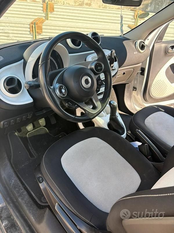 Usata Smart ForFour 71 CV (52 kW) 2015 Bianco Utilitaria