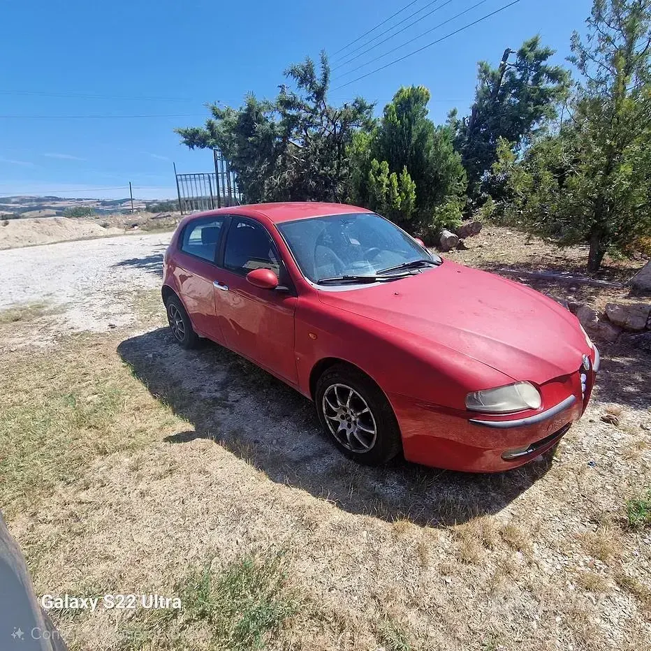 Usata Alfa Romeo 147 105 CV (77 kW) 2002 Rosso Utilitaria