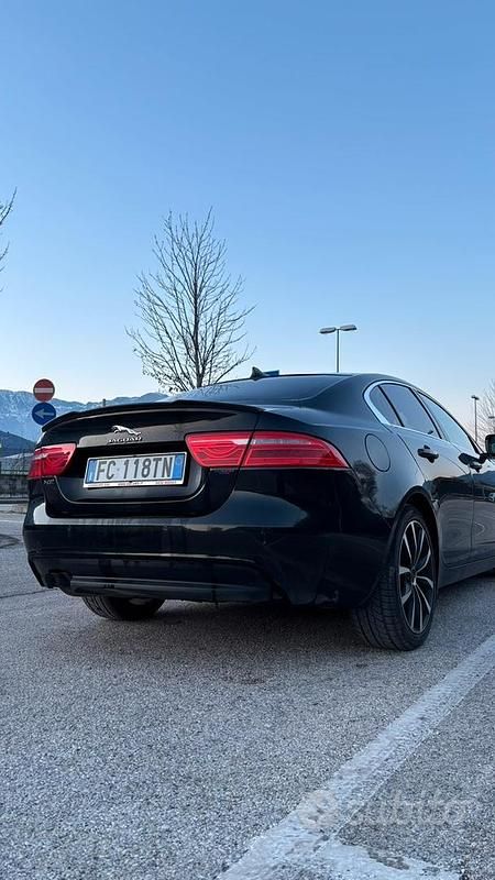 Usata Jaguar XE Business Edition 180 CV (132 kW) 2016 Nero Berlina