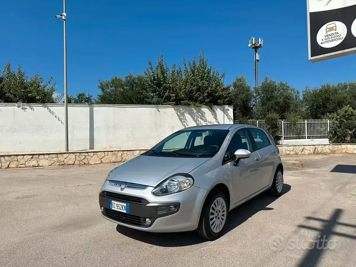 Usata Fiat Grande Punto 77 CV (56 kW) 2010 Grigio Utilitaria