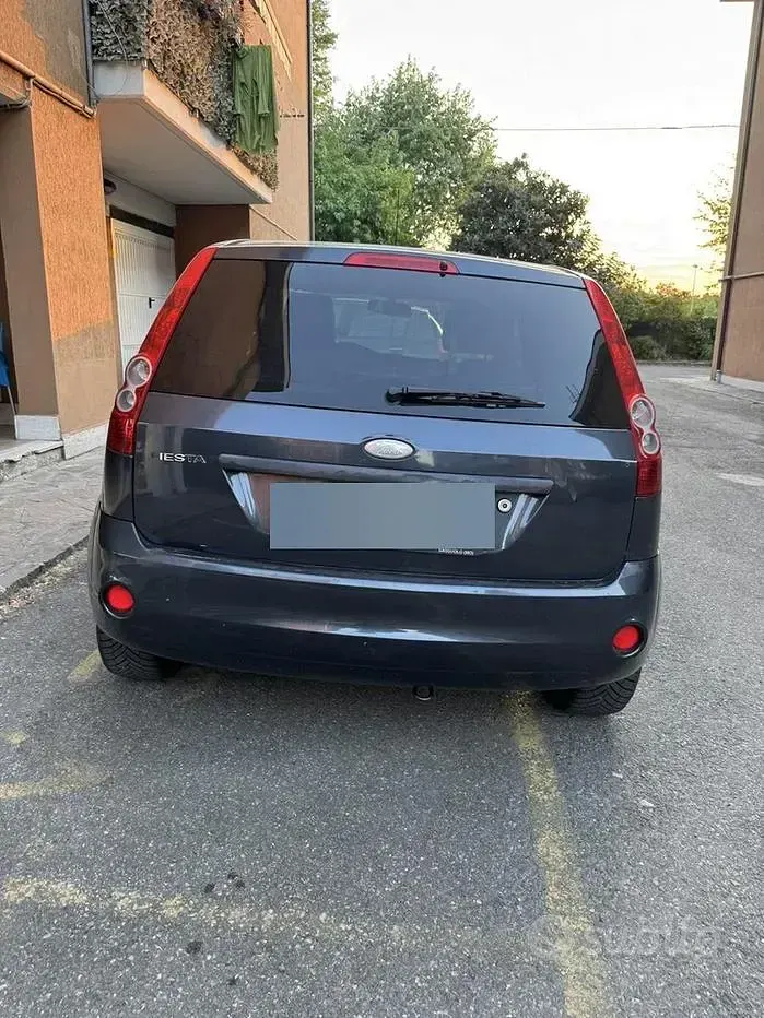 Usata Ford Fiesta 75 CV (55 kW) 2007 Nero Utilitaria