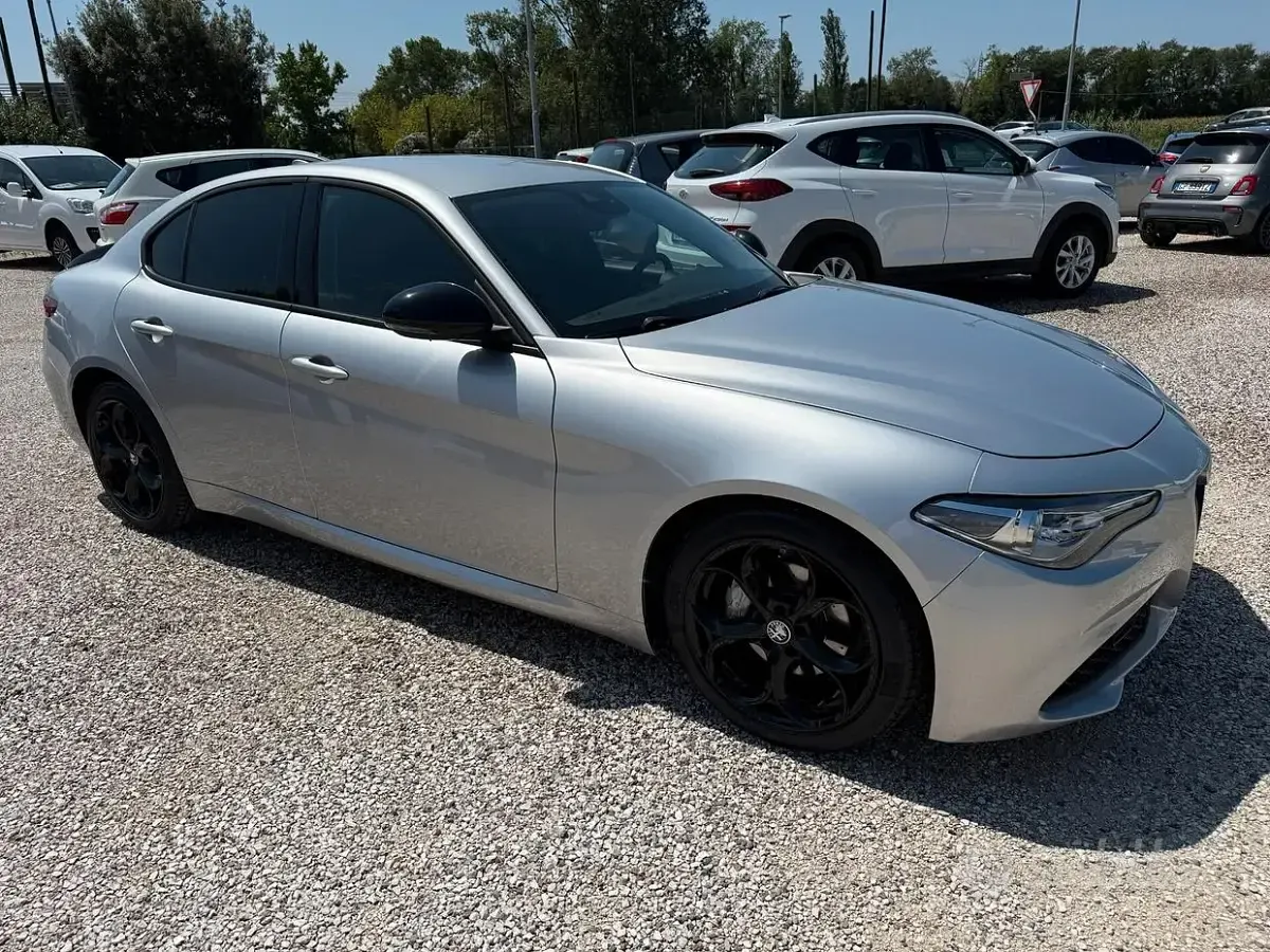Usata Alfa Romeo Giulia 150 CV (110 kW) 2017 Grigio Berlina