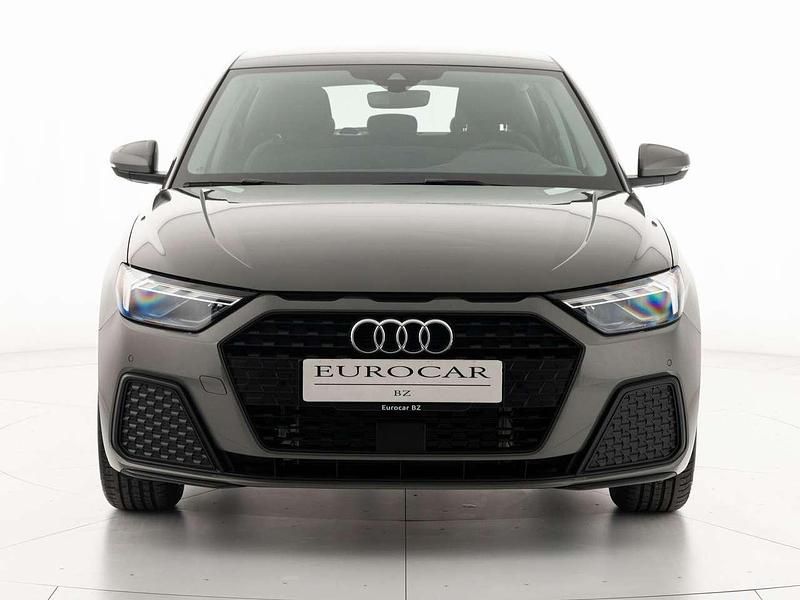 Nuova Audi A1 Sportback Business 116 CV (85 kW) 2025 Grigio chronos metallizzato ne Utilitaria