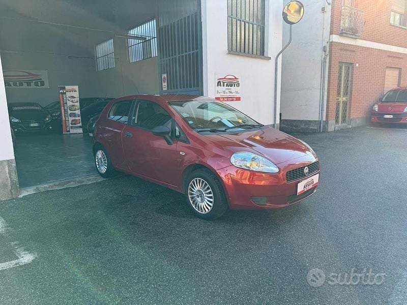 Usata Fiat Grande Punto Active 77 CV (56 kW) 2005 Rosso Utilitaria