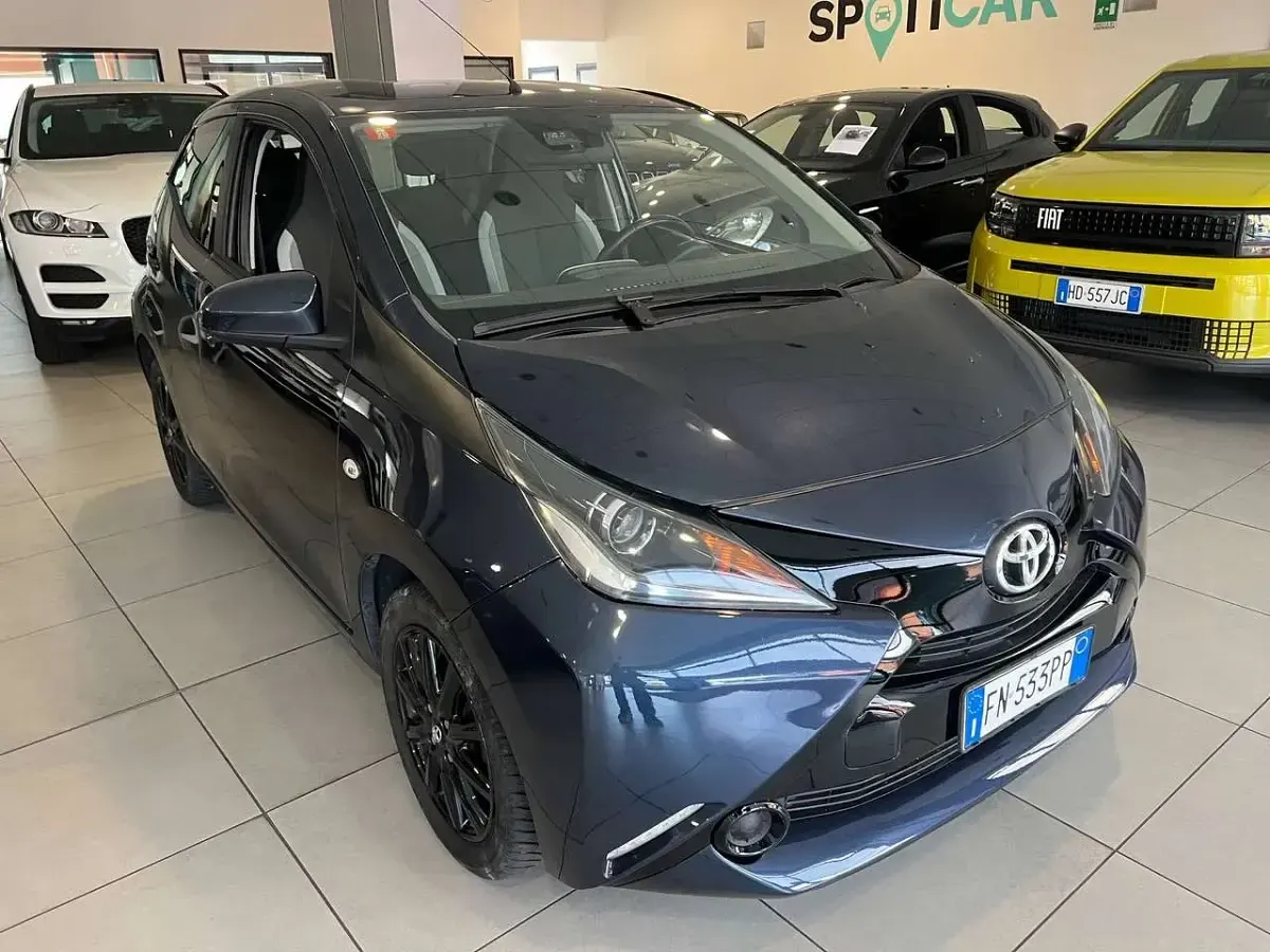 Usata Toyota Aygo Cool 69 CV (50 kW) 2018 Blu scuro metalizzato Utilitaria