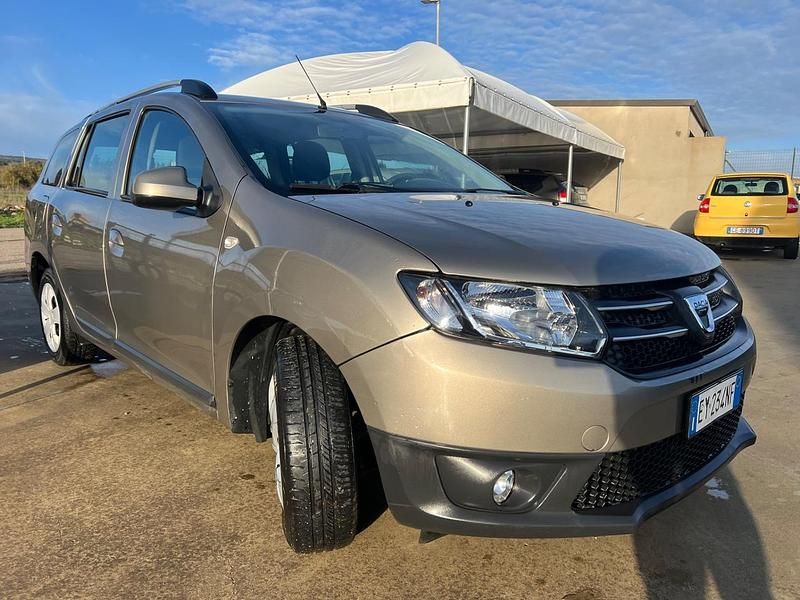 Usado Dacia Logan MCV Lauréate 75 CV (55 kW) 2016 Marrón Familiar