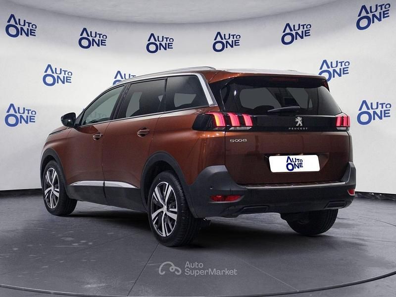 Usata Peugeot 5008 Allure 131 CV (96 kW) 2023 Marrone SUV