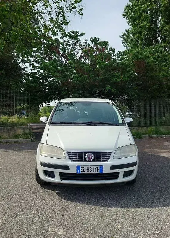 Usata Fiat Idea Active 95 CV (69 kW) 2012 Bianco Monovolume