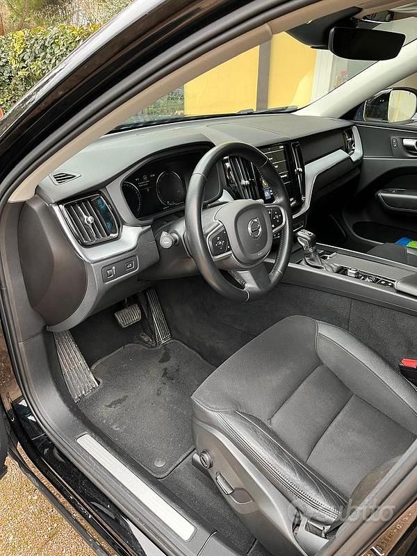 Usata Volvo XC60 Business Edition 190 CV (139 kW) 2020 Nero SUV