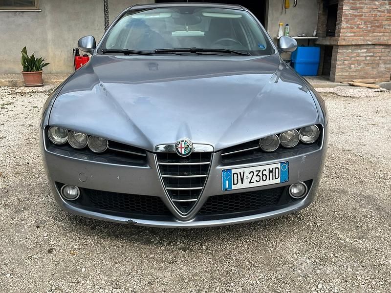 Usata Alfa Romeo 159 150 CV (110 kW) 2009 Grigio Berlina