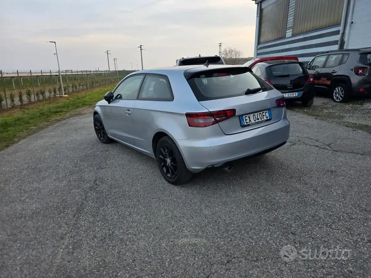 Occasion Audi A3 Attraction 110 ch (80 kW) 2014 Gris Berline