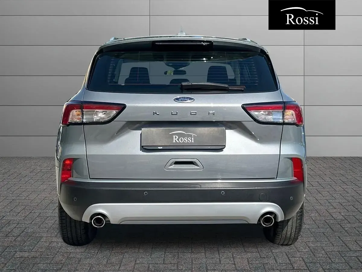 Usata Ford Kuga 120 CV (88 kW) 2022 Grigio chiaro metallizzato SUV