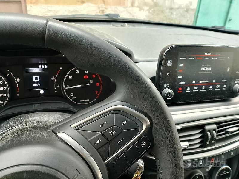Usata Fiat Tipo Cross 95 CV (69 kW) 2023 Grigio Berlina