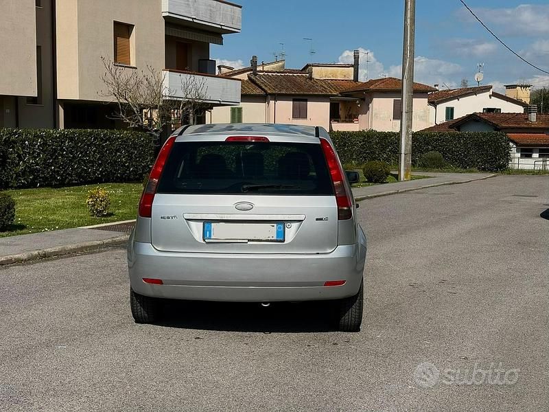 Usata Ford Fiesta 2004 Grigio Utilitaria