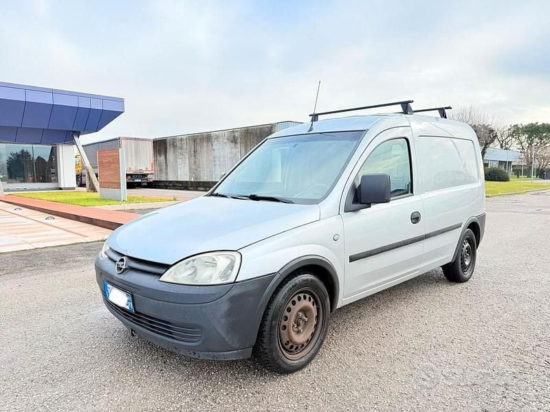 Usata Opel Combo Enjoy 97 CV (71 kW) 2006 Grigio Monovolume