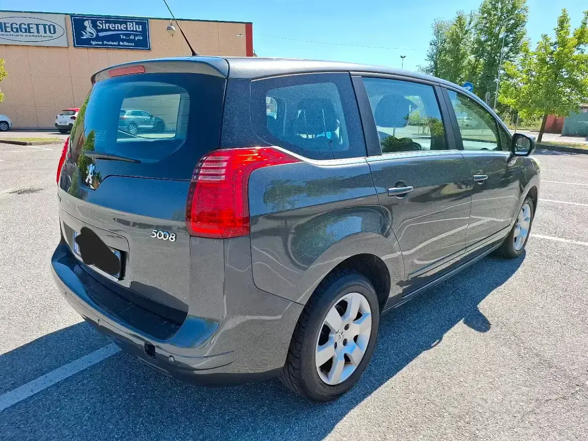 Usata Peugeot 5008 112 CV (82 kW) 2012 Monovolume