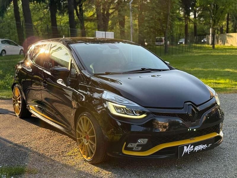 Second-hand Renault Clio IV Trophy 220 CP (161 kW) 2018 Negru Berlinǎ