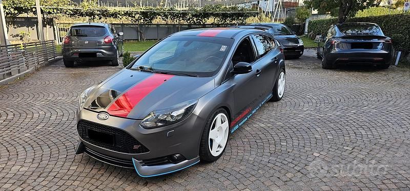 Usata Ford Focus ST 250 CV (183 kW) 2014 Rosso Berlina